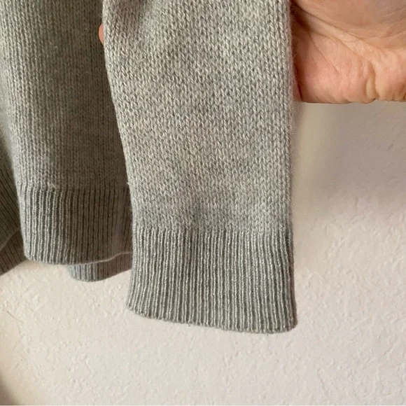 The Row Luxurious Cashmere Crewneck Sweater Size M Gray Classy Chic Effortless